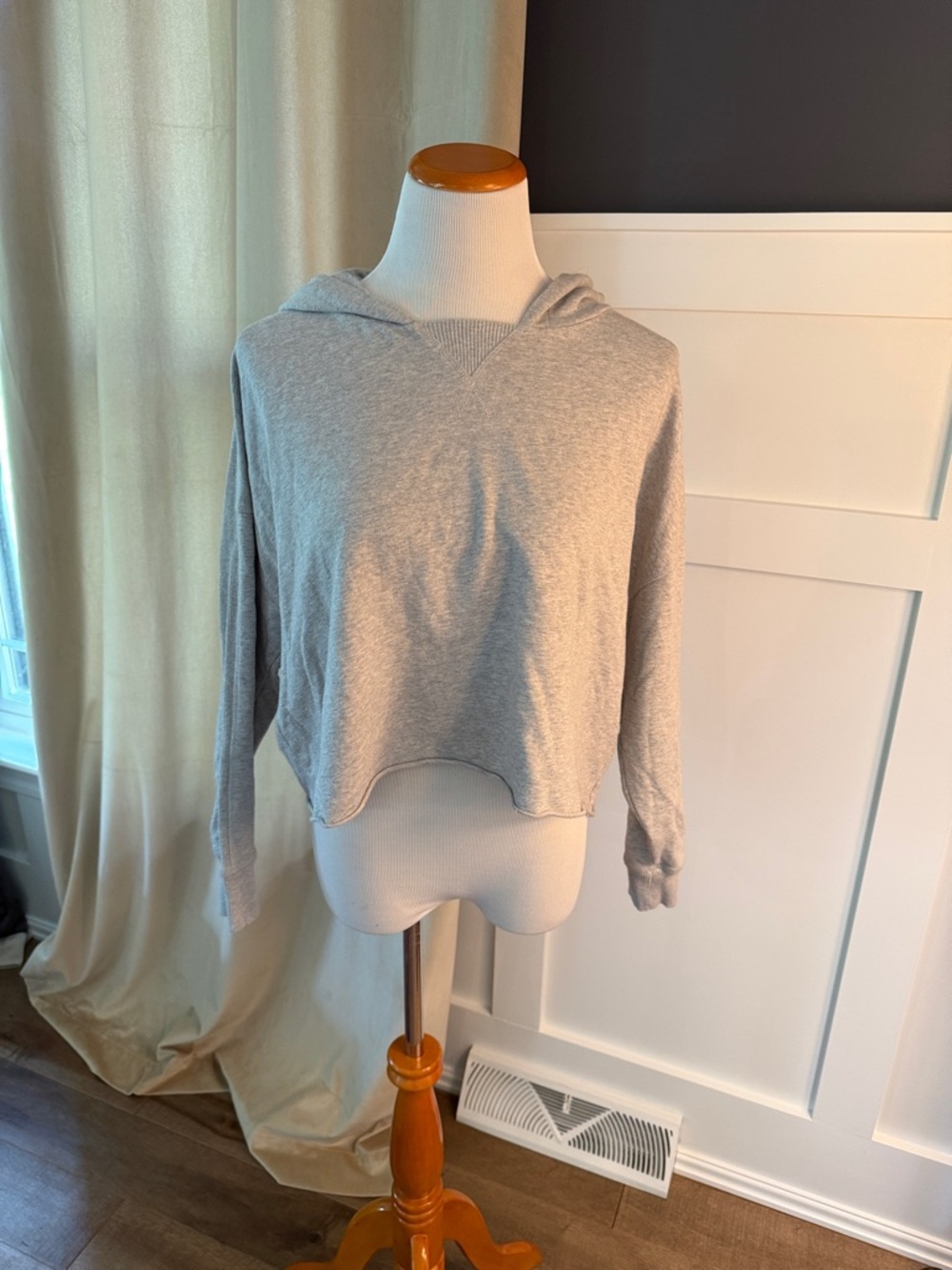 Women's Light Gray Cropped Hooded Pullover Sweatshirt